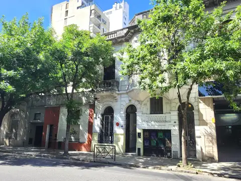 Venta de casa con 4 dormitorios dependencias y terraza en Oroño y Urquiza