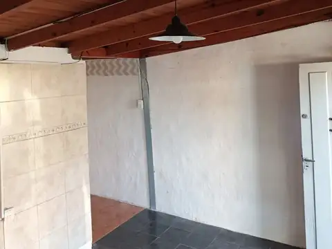 Depto Tipo Casa en Alquiler en Castelar, $ 400.000