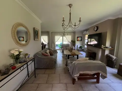 Casa  en Venta en Los Jazmines, Pilar del Este, Pilar