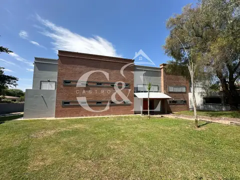 Exclusiva Casa De 7 Habitaciones Y 3276M² De Terreno Con Costa De Lago En Semi Privado Lago Azul