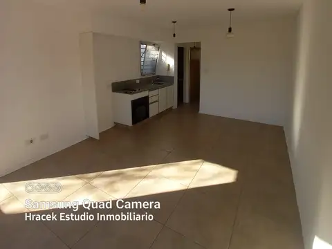 Depto Tipo Casa en Alquiler en Castelar Sur, $ 695.000