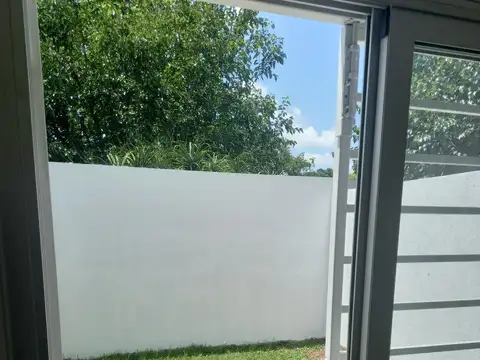 Excelente PH en planta baja, sin expensas, con fondo y cochera