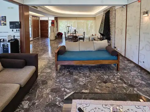Casa 4 ambientes con 5 baños