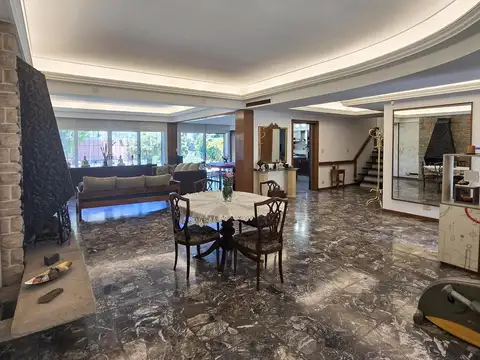 Casa 4 ambientes con 5 baños