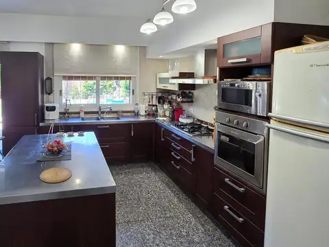 Exclusivo Chalet 6 ambientes - Av. Gral Paz 9500, Cap. Fed.