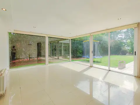 Casa en Alquiler en Funes, USD 1.700