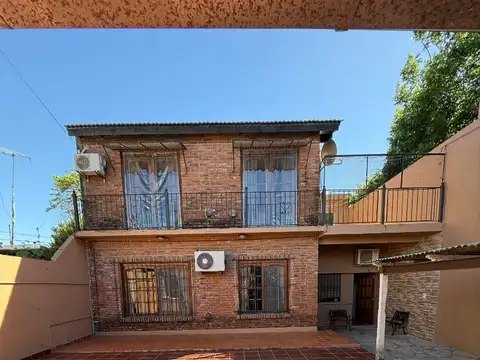 Casa 5 ambientes con 2 baños