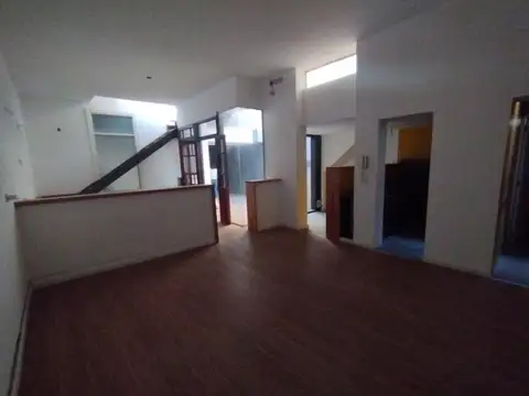 Casa 7 ambientes con 1 baño