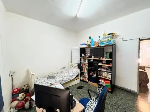 VENTA CASA 3 AMBIENTES QUILMES CON PATIO Y COCHERA