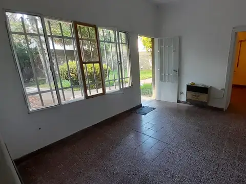 Casa 5 ambientes con 1 baño