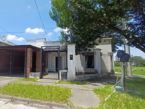 Venta casa 3 d - cochera y quincho en b° congreso