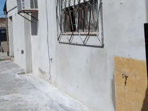 Casa en venta - 2 Dormitorios 2 Baños - Cochera - 200Mts2 - La Matanza