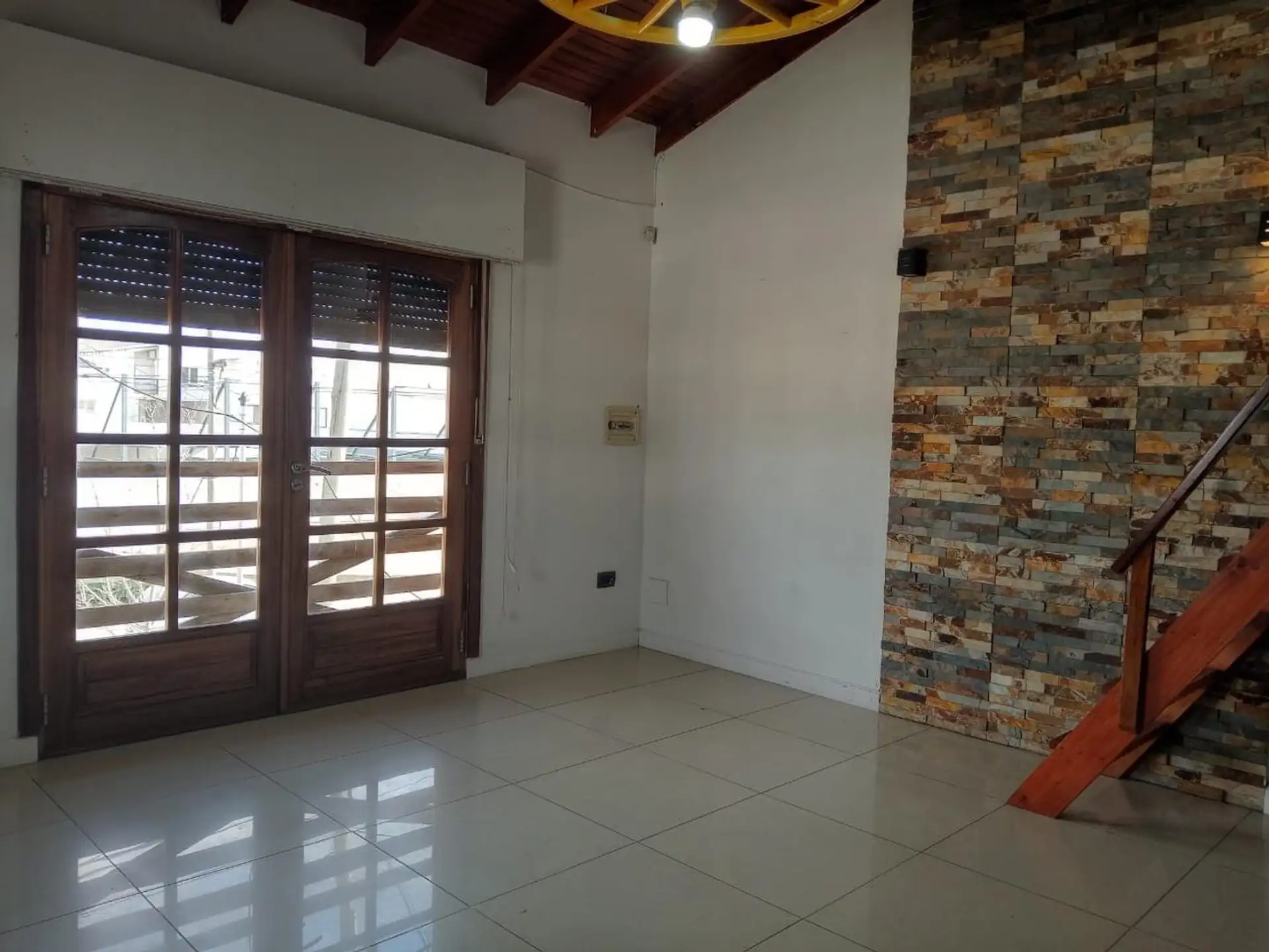 ALQUILER casa en planta alta ideal COMERCIAL... oficinas ...