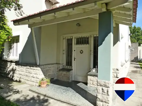 Casa DOS LOTES  oportunidad potencial constructivo