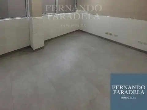 Oficina en Alquiler con 2 cocheras