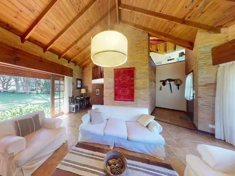 Casa 5 ambientes con 4 baños