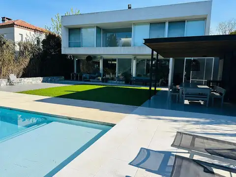 Casa en Alquiler en Santa Barbara, USD 8.000