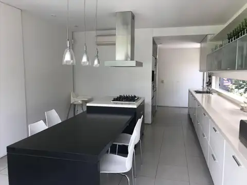 Casa en Alquiler de 4 dormitorios