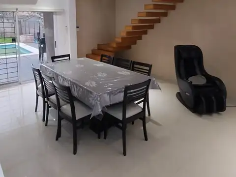 Casa 4 ambientes con 2 baños