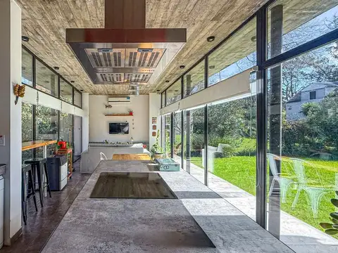 Venta Casa 3 ambientes Bosque P Ramos moderna
