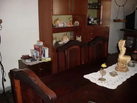 CHALET + DEPTO- GAS NATURAL - PLENO CENTRO