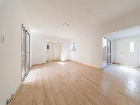 VENTA CASA PASILLO 2 DORMITORIOS NO PH  2 PATIOS