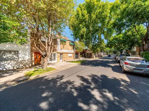 VENTA CASA PASILLO 2 DORMITORIOS NO PH  2 PATIOS