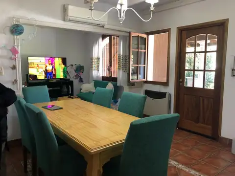 Casa 5 ambientes con 4 baños