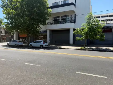 Local en Alquiler en Parque Chacabuco, $ 2.700.000