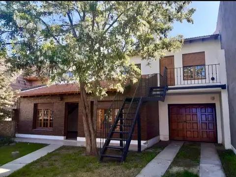 AMPLIA CASA VTA 4 DORM BARRIO FLEMING