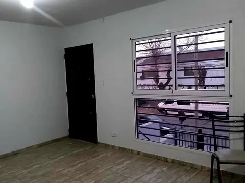 Depto Tipo Casa en Alquiler con 1 cocheras