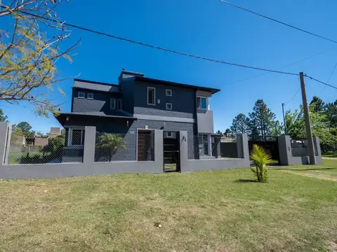 IMPECABLE CASA EN ARROYO LEYES