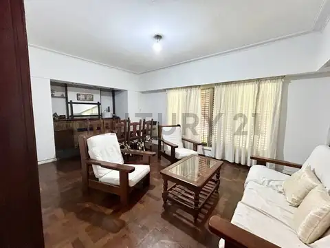 Aviadora Lorenzini 2800, Piso 0