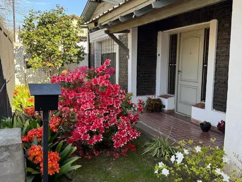 CASA EN MUY BUENA UBICACION