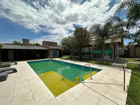 Casa 3 ambientes con 2 baños