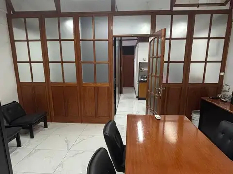Oficina 6 ambientes con 1 baño