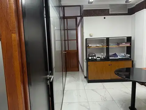 Oficina 6 ambientes con 1 baño