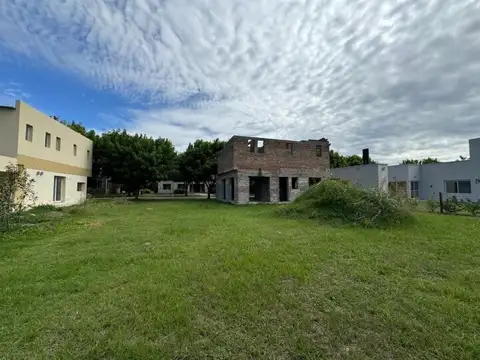 Casa 9 ambientes con 3 baños