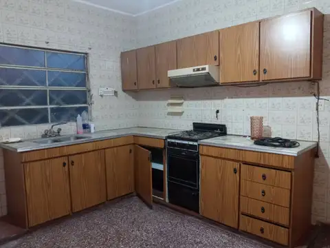 Depto Tipo Casa en Alquiler en Castelar Sur, $ 700.000