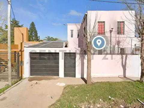 VENTA CASA DE 2 PLANTAS CON GRAN GALERIA, PARRILLA Y PISCINA EN TORTUGUITAS