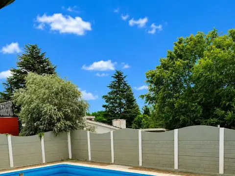 Casa 5 ambientes con 2 baños