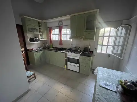 Casa en Venta con 4 cocheras