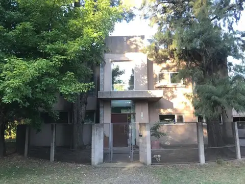 CASA EN VENTA :: 5 AMBIENTES :: PARQUE LELOIR