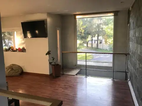 CASA EN VENTA :: 5 AMBIENTES :: PARQUE LELOIR