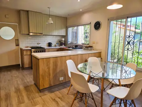 Casa en Venta con 4 cocheras