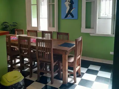 PH de 7 ambientes con patio.