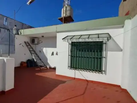 Excelente Casa de 6AMB C/ Cochera