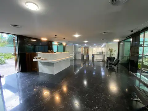Oficina 6 ambientes con 2 baños