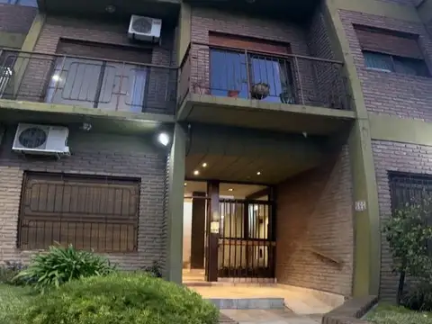 Dpto 3 amb 2 balcones 2 baños AL FRENTE