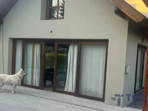 Casa en Venta con 6 cocheras